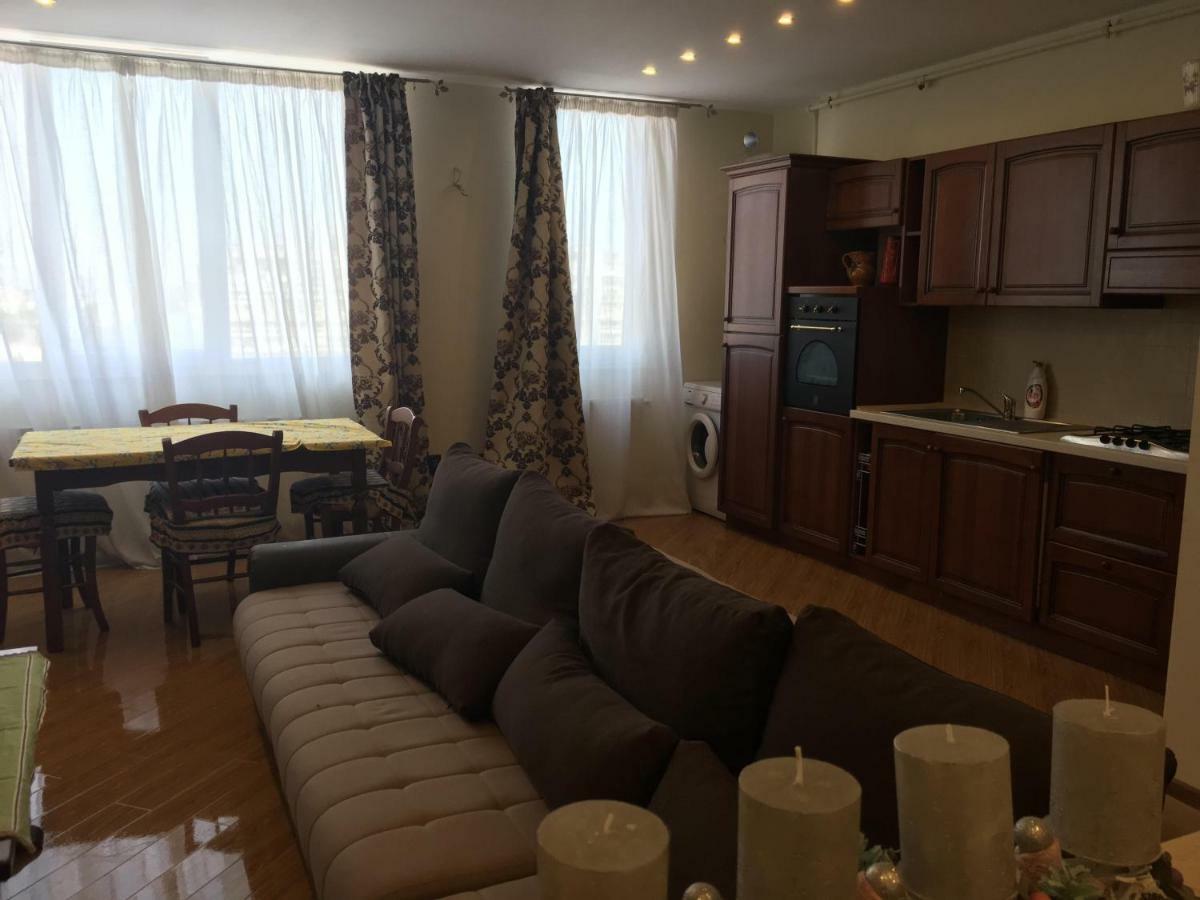 Apartament Valeria Appartement Arad Buitenkant foto